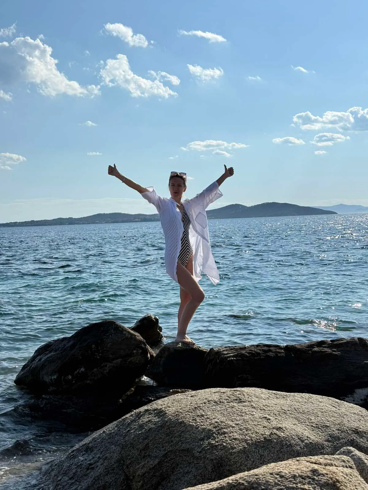 Plajă cu apă turcoaz în Grecia